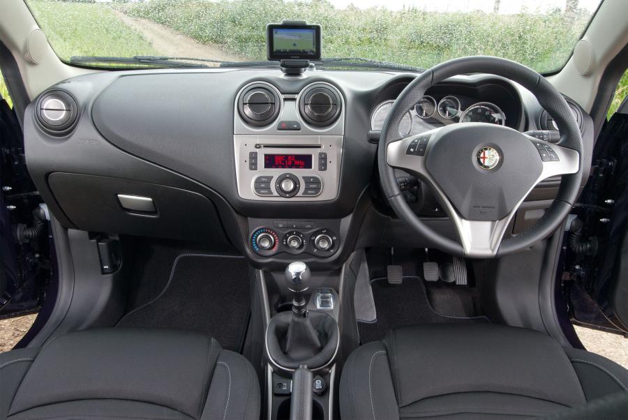 Торпедо Alfa Romeo MiTo TwinAir (955) 2012 года  (UK) (фото 29 из 42)